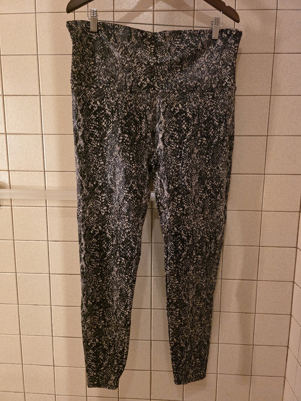 SPANX Black & White Faux Snake Print Leggings